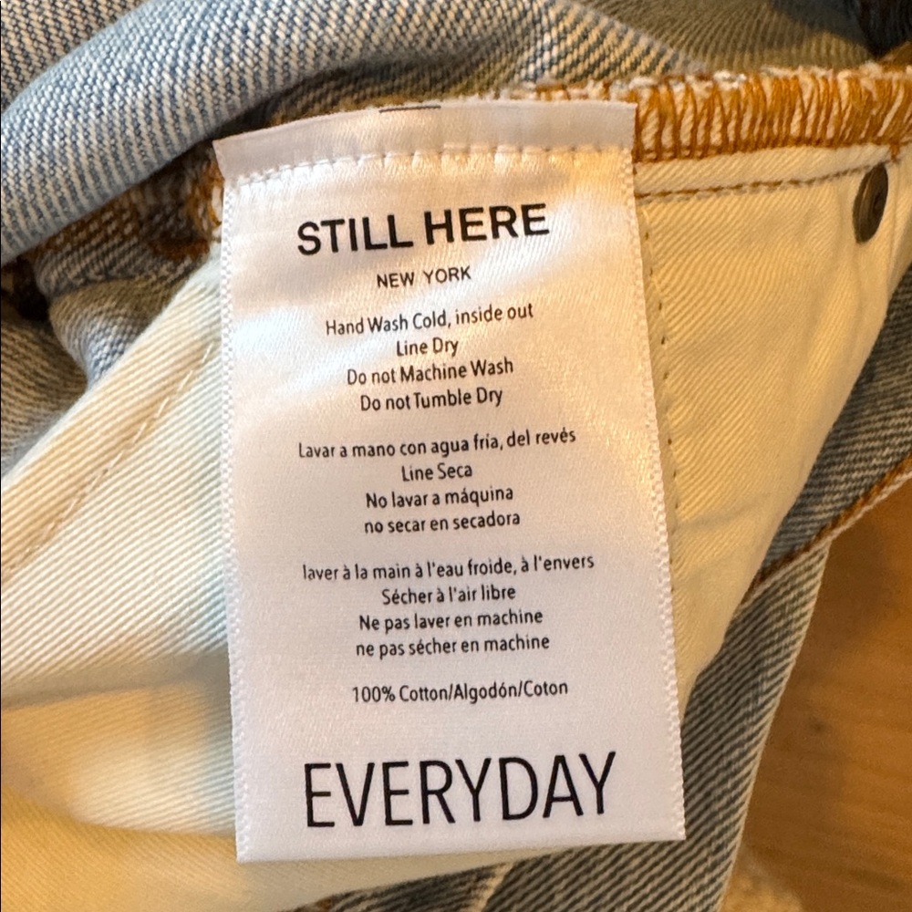 Still here - never been worn. Style is the Everyday. - Picture 3 of 4